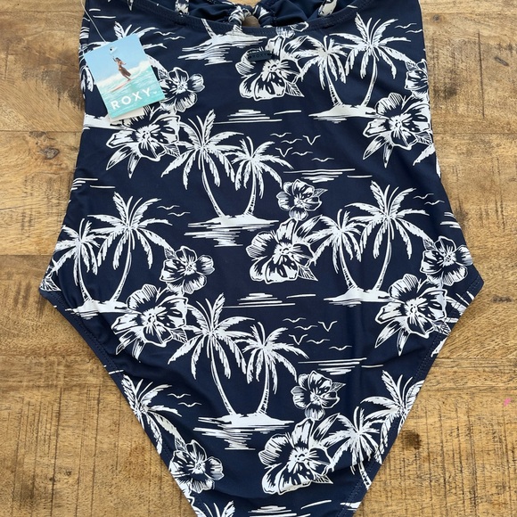 NWT- Roxy one piece - Picture 2 of 3